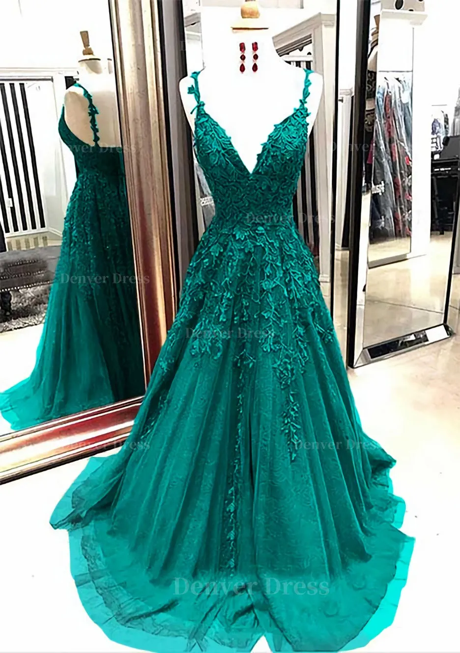 A-line/Princess V Neck Sleeveless Sweep Train Tulle Prom Dress With Appliqued