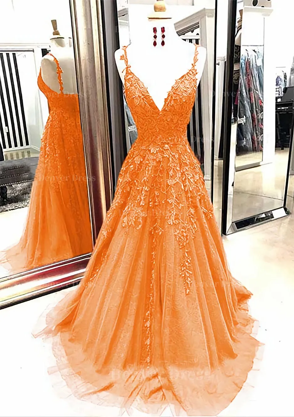 A-line/Princess V Neck Sleeveless Sweep Train Tulle Prom Dress With Appliqued