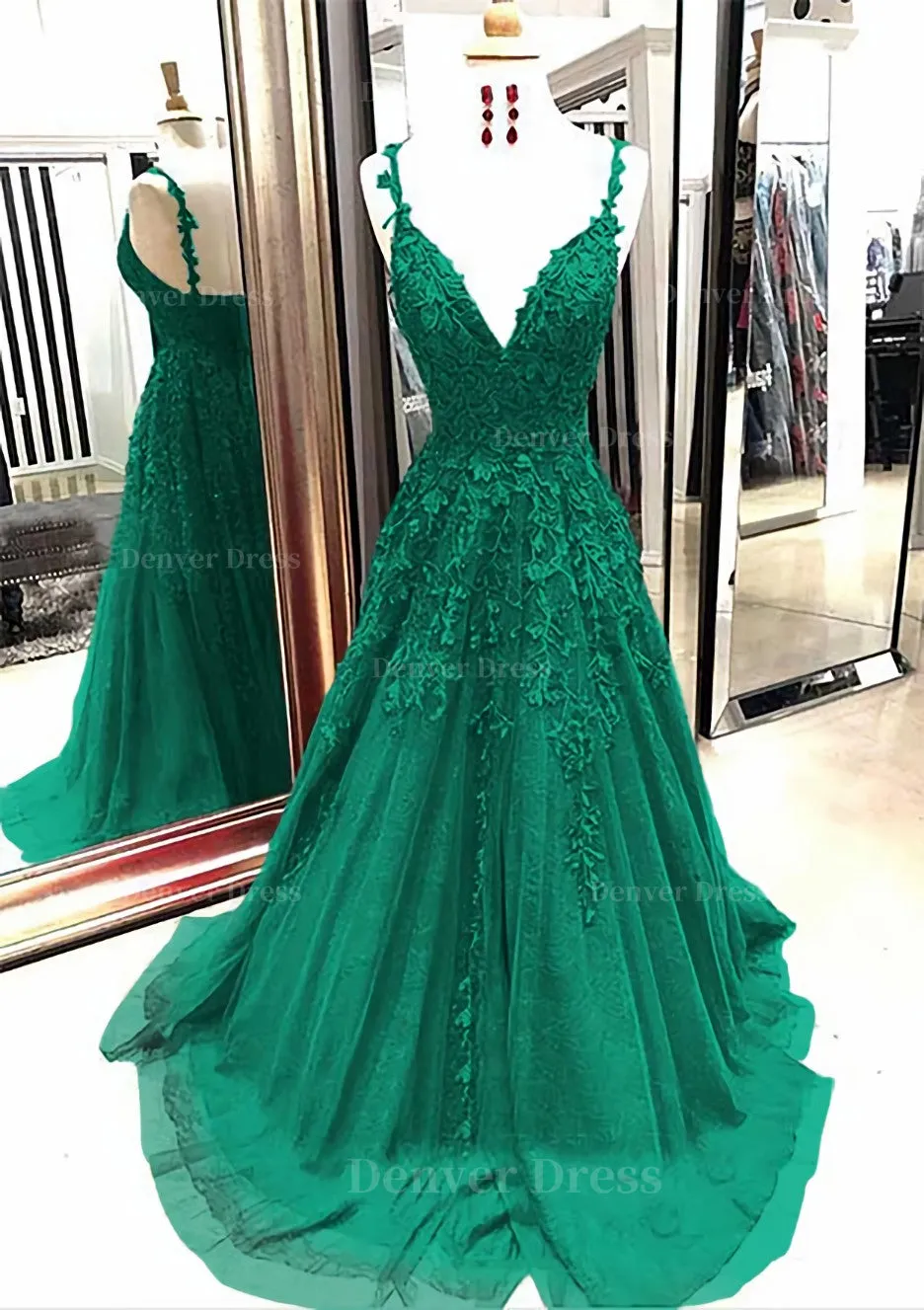 A-line/Princess V Neck Sleeveless Sweep Train Tulle Prom Dress With Appliqued