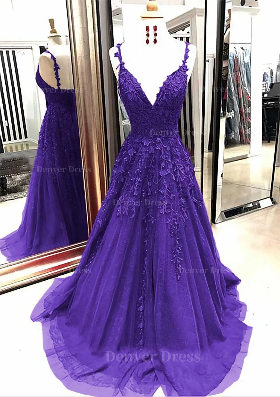 A-line/Princess V Neck Sleeveless Sweep Train Tulle Prom Dress With Appliqued