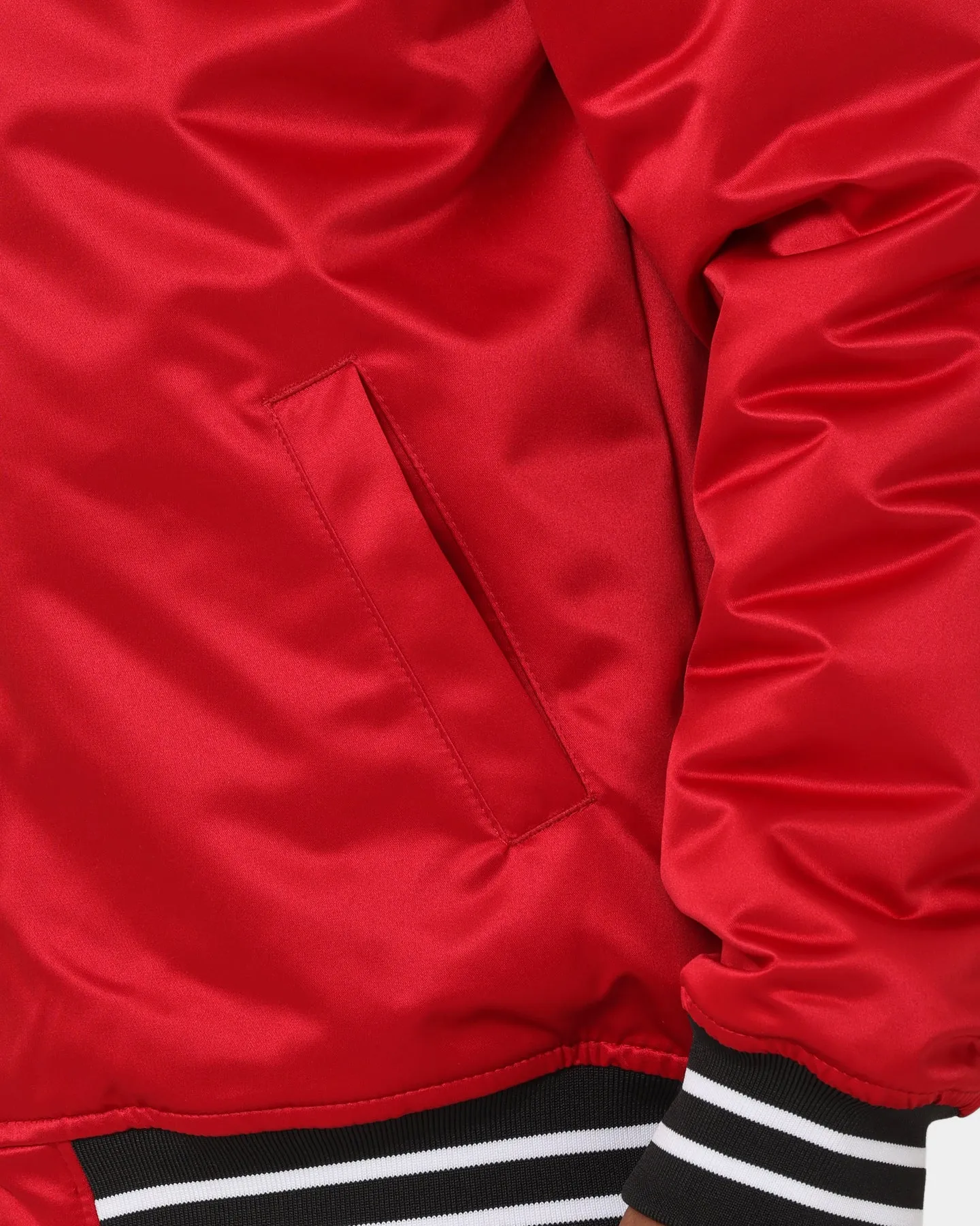 Mitchell & Ness Chicago Bulls Heavyweight Satin Jacket Scarlet